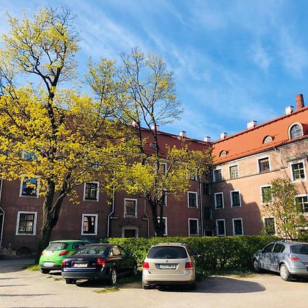 Historic Charm - Cozy Nordic Retreat In Time-Honored Residency Apartment Tallinn Ngoại thất bức ảnh